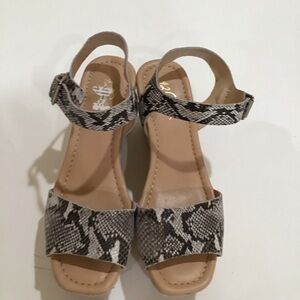 42 gold Platform espadrille reptile animal style leather sandals platforms 9.5